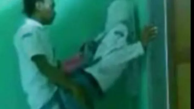 సెడక్టివ్ అందగత్తె పుస్సీ తెలుగు సెక్స్ వీడియోస్ ఫ్రీ వేటగాడు అడెల్లె తినడానికి పుస్సీని పొందుతుంది