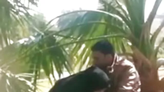 Frisky నల్లటి జుట్టు గల స్త్రీని శైలా హేజ్ పూల్ గేమ్ తర్వాత బ్లోజాబ్ సెక్స్ వీడియోస్ తెలుగు వీడియోస్ ఇస్తుంది